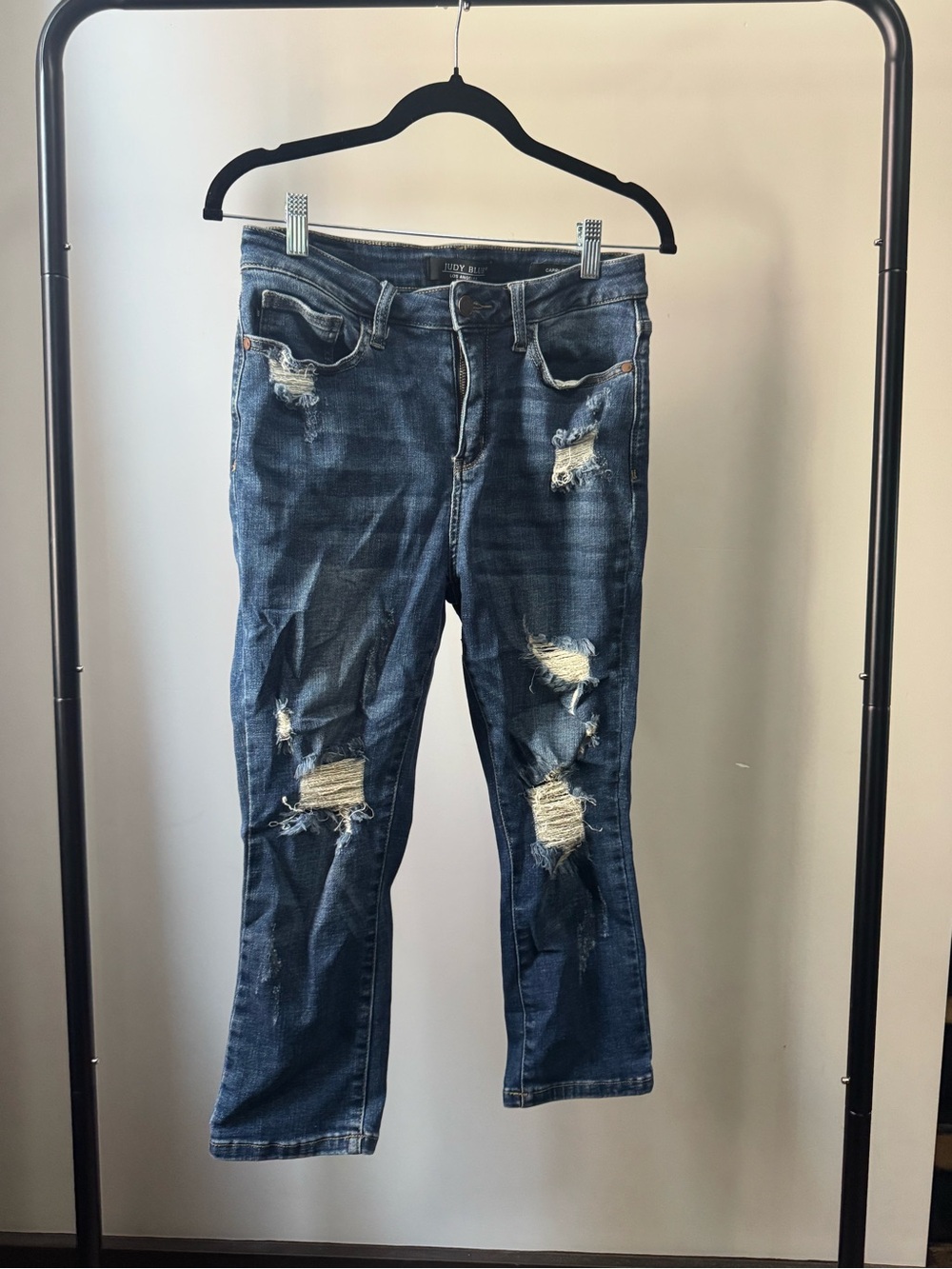 Judy Blue Los Angeles Distressed Capri Jeans Size 5/27